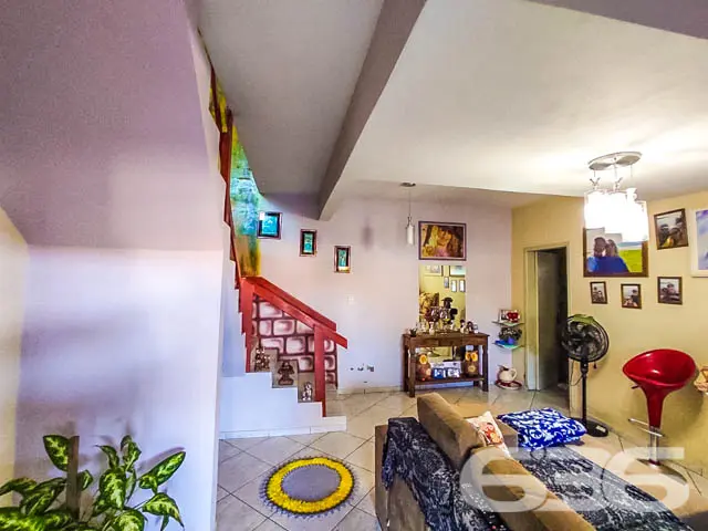 VENDE-SE SOBRADO COM 4 QUARTOS NO BAIRRO COSTEIRA