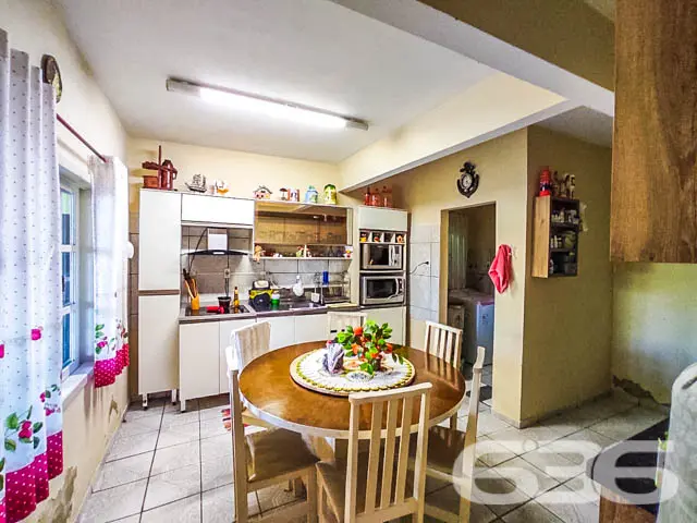 VENDE-SE SOBRADO COM 4 QUARTOS NO BAIRRO COSTEIRA