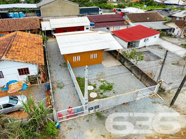 PROPRIEDADE COM DUAS CASAS NO BAIRRO COSTEIRA
Apr