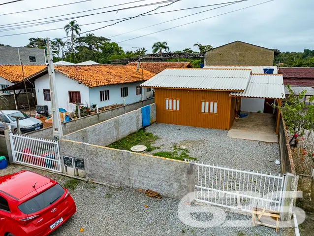 PROPRIEDADE COM DUAS CASAS NO BAIRRO COSTEIRA
Apr