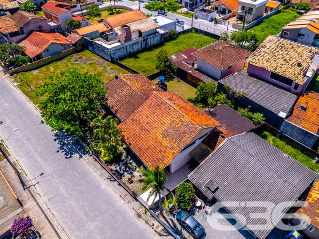 OPORTUNIDADE DE CASA COM 7 QUARTOS EM BALNEÁRIO BA