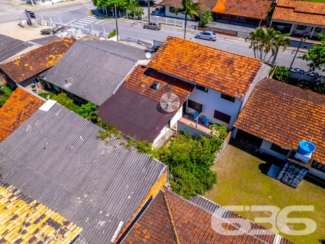 OPORTUNIDADE DE CASA COM 7 QUARTOS EM BALNEÁRIO BA