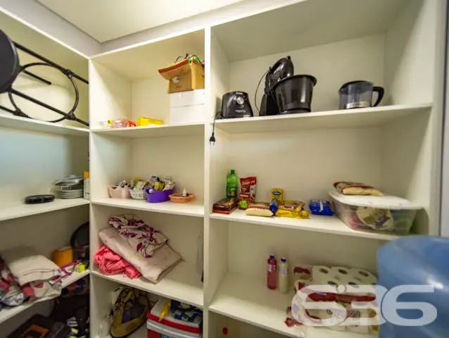 BELÍSSIMA CASA COM 1 SUÍTE E 2 QUARTOS EM BALNEÁRI