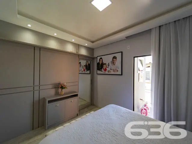 BELÍSSIMA CASA COM 1 SUÍTE E 2 QUARTOS EM BALNEÁRI