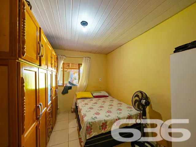 VENDE-SE CHALÉ COM ACESSO AO RIO E AMPLO TERRENO N