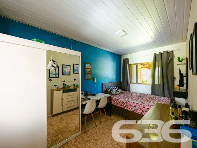 VENDE-SE CHALÉ COM ACESSO AO RIO E AMPLO TERRENO N