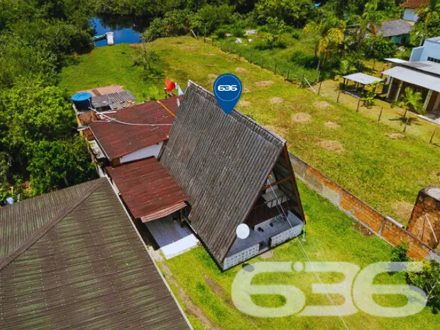 VENDE-SE CHALÉ COM ACESSO AO RIO E AMPLO TERRENO N