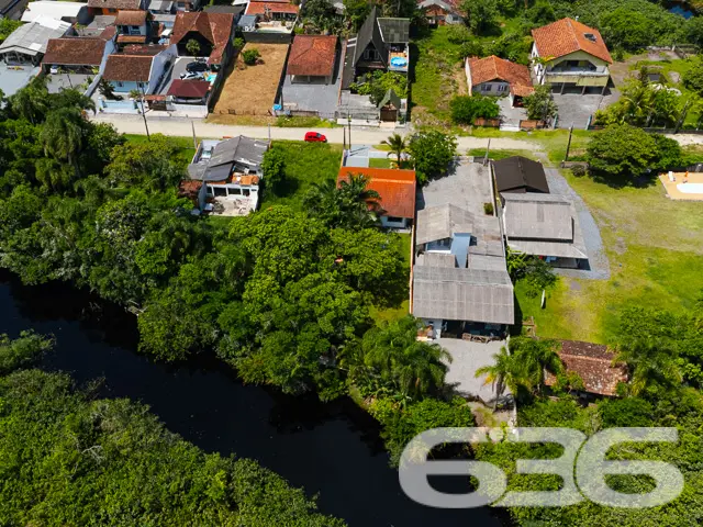 LINDA CASA FUNDOS PARA O RIO PEREQUÊ NO BAIRRO COS