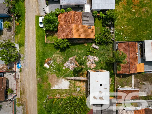 LOTE À VENDA NO CENTRO DE BALNEÁRIO BARRA DO SUL -