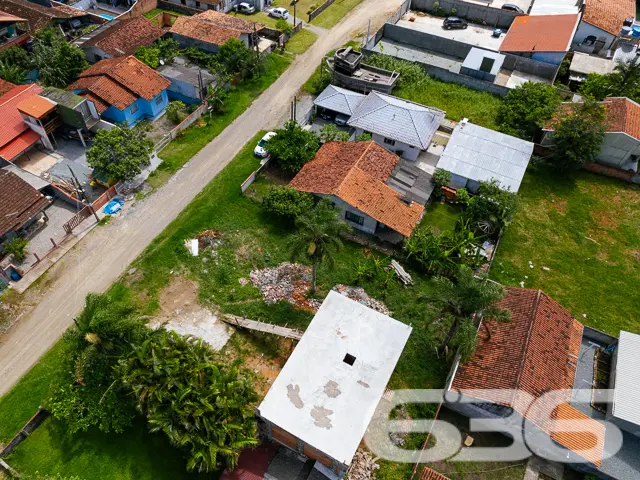 LOTE À VENDA NO CENTRO DE BALNEÁRIO BARRA DO SUL -