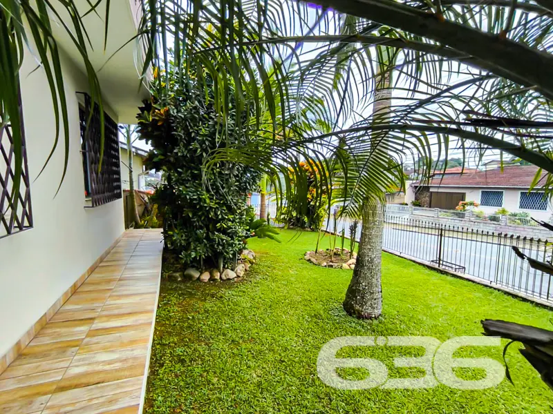 LINDA CASA COM SUÍTE + 3 QUARTOS NO BAIRRO ITAUM -