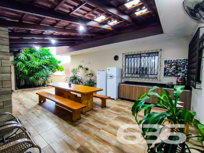 LINDA CASA COM SUÍTE + 3 QUARTOS NO BAIRRO ITAUM -
