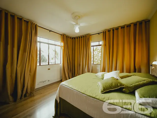 LINDA CASA COM SUÍTE + 3 QUARTOS NO BAIRRO ITAUM -