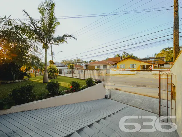 LINDA CASA COM SUÍTE + 3 QUARTOS NO BAIRRO ITAUM -