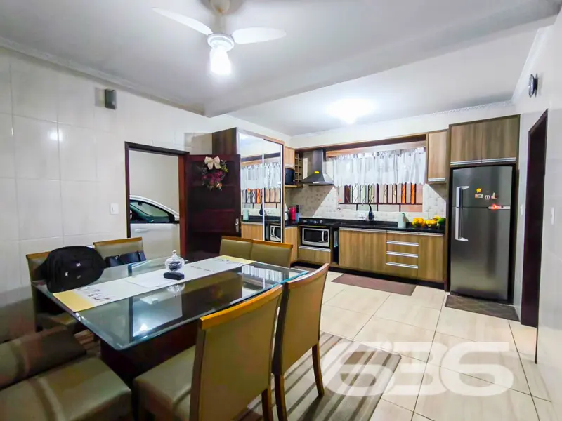 LINDA CASA COM SUÍTE + 3 QUARTOS NO BAIRRO ITAUM -