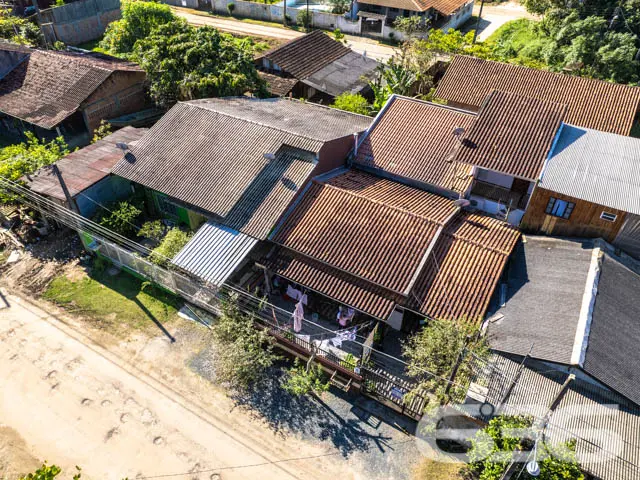CASA COM 4 QUARTOS NO BAIRRO COSTEIRA EM BALNEÁRIO