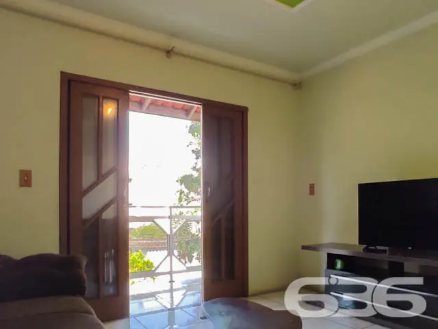DUAS EXCELENTES CASAS EM UM TERRENO NO BAIRRO ANIT