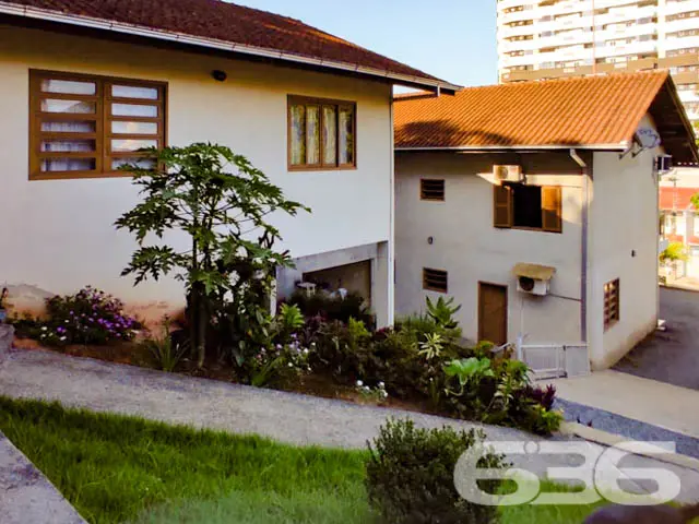 DUAS EXCELENTES CASAS EM UM TERRENO NO BAIRRO ANIT