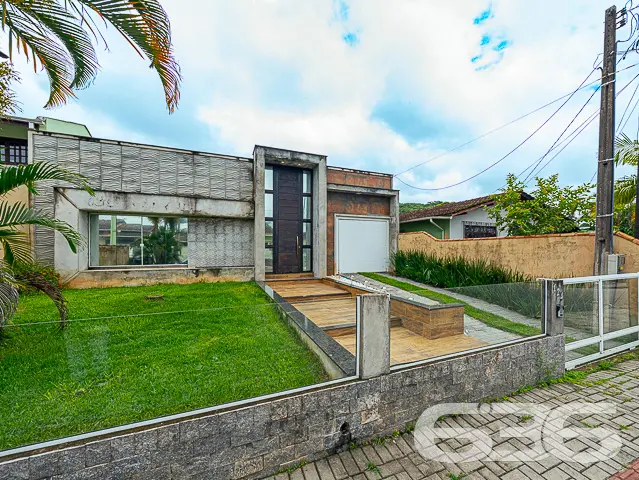 IMÓVEL TOTALMENTE MOBILIADO COM PISCINA E ÁREA DE