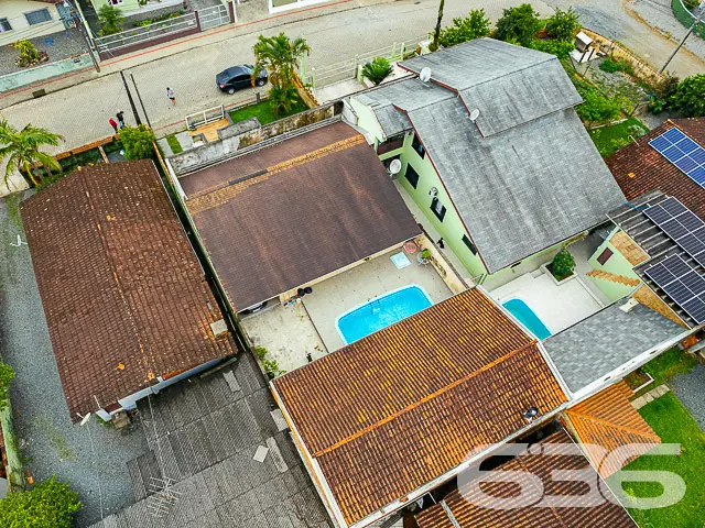 IMÓVEL TOTALMENTE MOBILIADO COM PISCINA E ÁREA DE
