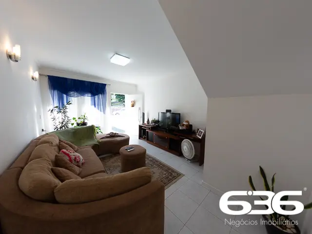 ESPLENDIDA RESIDÊNCIA NO BAIRRO ANITA GARIBALDI, J
