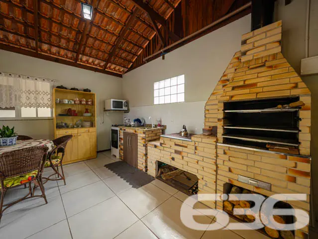 Descubra a elegância rústica e o conforto acolhedo