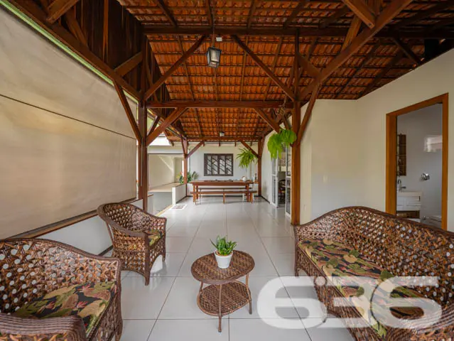 Descubra a elegância rústica e o conforto acolhedo