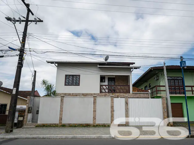 Descubra a elegância rústica e o conforto acolhedo