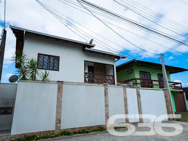 Descubra a elegância rústica e o conforto acolhedo