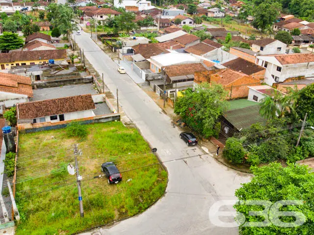 OPORTUNIDADE DE TERRENO DE ESQUINA À VENDA EM LOCA