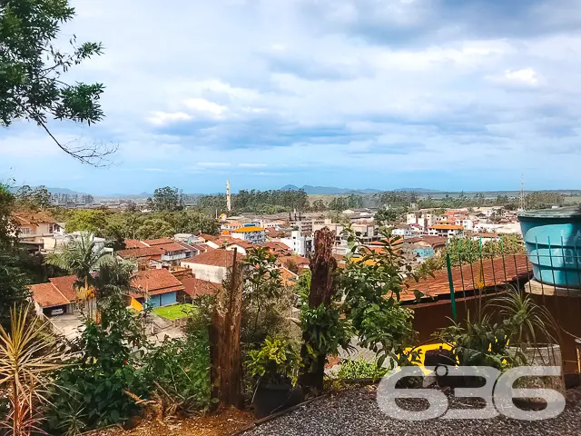 CASA À VENDA NO BAIRRO BOA VISTA - ESTUDA PERMUTA
