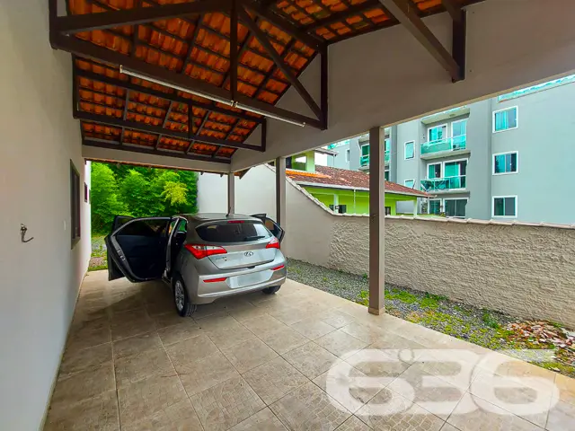 BAIRRO BOEHMERWALD – CASA COM SUÍTE + 2 QUARTOS E