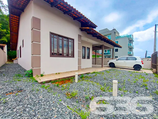 BAIRRO BOEHMERWALD – CASA COM SUÍTE + 2 QUARTOS E