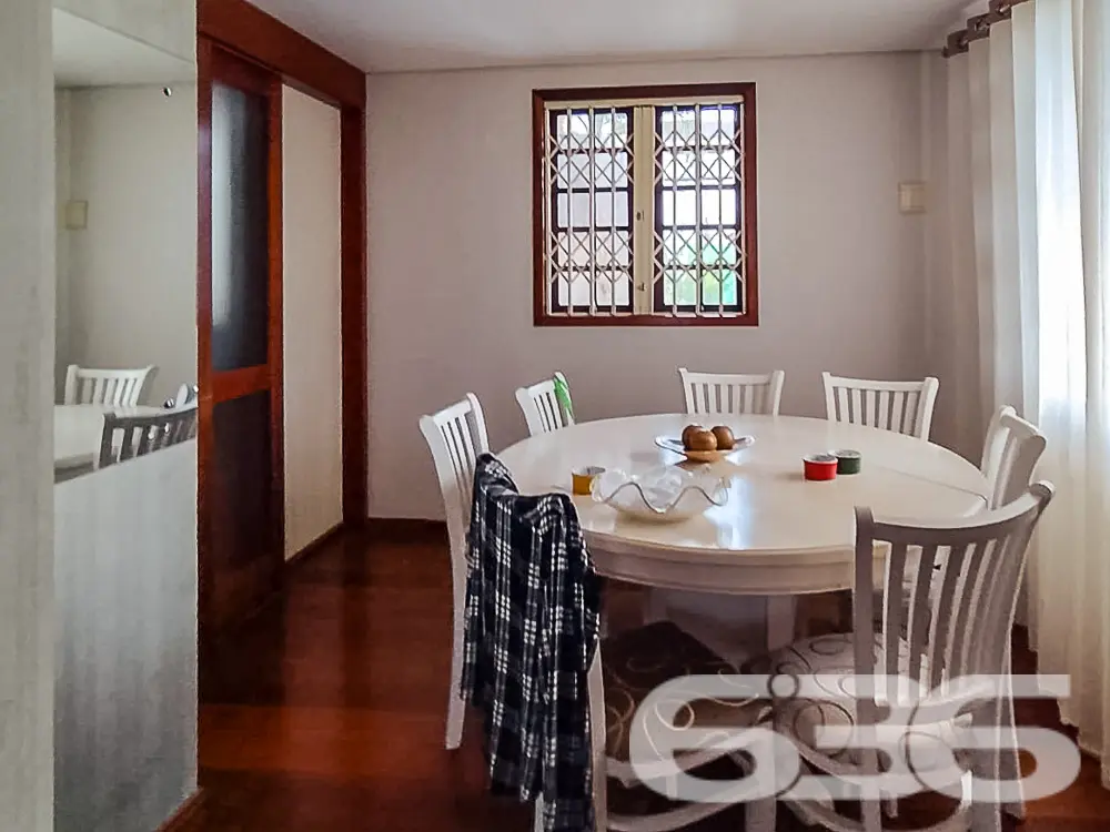 AMPLA RESIDÊNCIA COM 4 DORMITÓRIOS NO BAIRRO BOM R