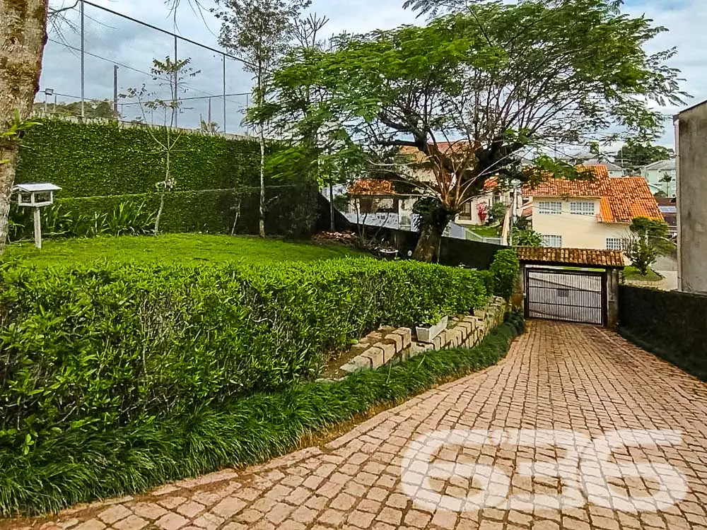 AMPLA RESIDÊNCIA COM 4 DORMITÓRIOS NO BAIRRO BOM R