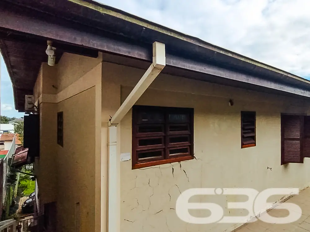 AMPLA RESIDÊNCIA COM 4 DORMITÓRIOS NO BAIRRO BOM R