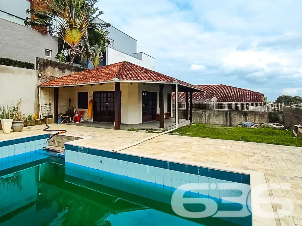 AMPLA RESIDÊNCIA COM 4 DORMITÓRIOS NO BAIRRO BOM R