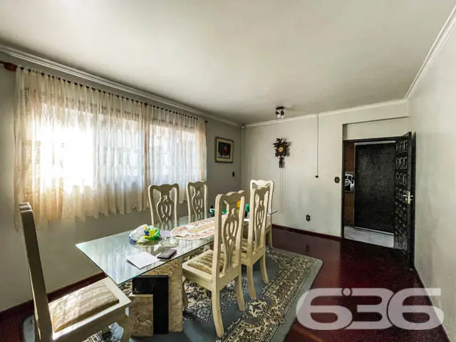 BELÍSSIMA CASA COM ÁREA DE LAZER NO BAIRRO BOM RE