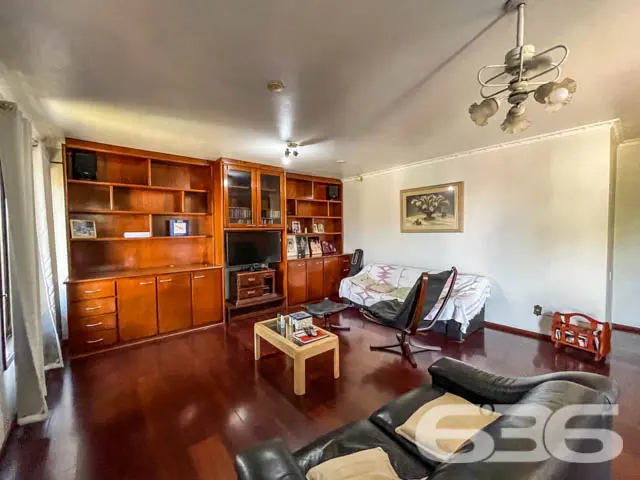BELÍSSIMA CASA COM ÁREA DE LAZER NO BAIRRO BOM RE