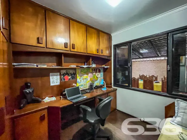 BELÍSSIMA CASA COM ÁREA DE LAZER NO BAIRRO BOM RE