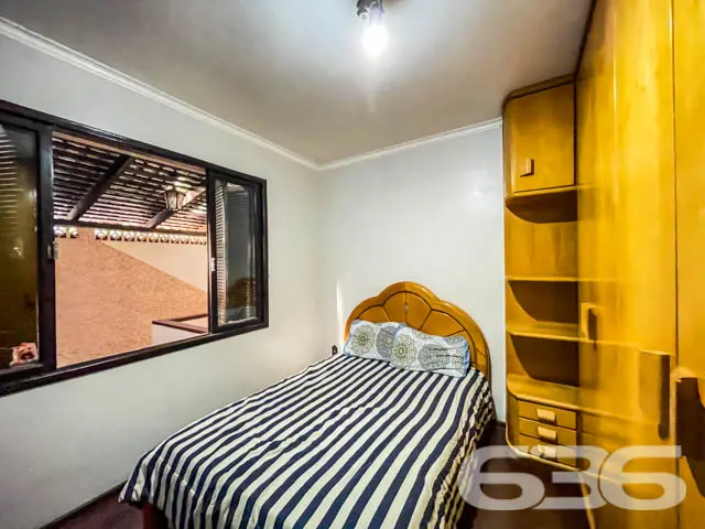 BELÍSSIMA CASA COM ÁREA DE LAZER NO BAIRRO BOM RE