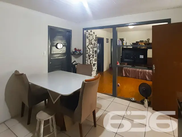 CASA À VENDA COM 2 SUÍTES + 2 QUARTOS NO BAIRRO FL