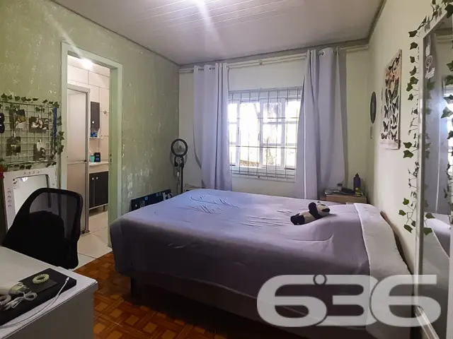 CASA À VENDA COM 2 SUÍTES + 2 QUARTOS NO BAIRRO FL