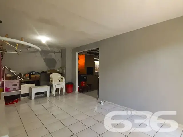 CASA À VENDA COM 2 SUÍTES + 2 QUARTOS NO BAIRRO FL