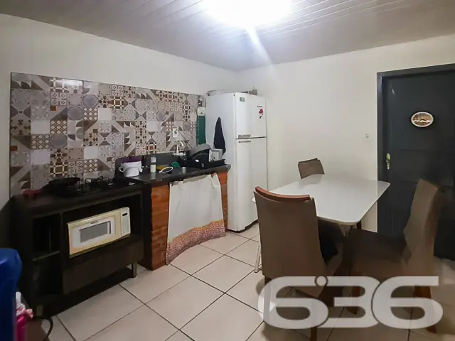 CASA À VENDA COM 2 SUÍTES + 2 QUARTOS NO BAIRRO FL