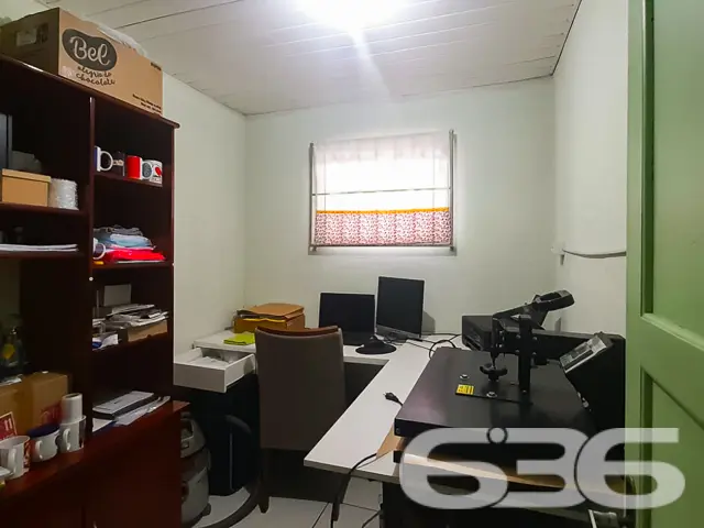 CASA À VENDA COM 2 SUÍTES + 2 QUARTOS NO BAIRRO FL