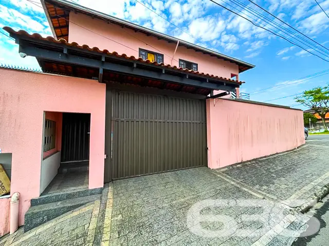 INVISTA NESTA PROPRIEDADE NO BAIRRO ADHEMAR GARCIA