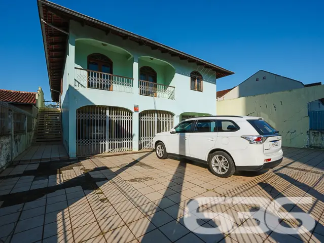 Descubra a casa dos seus sonhos em Joinville! Situ