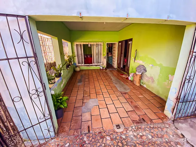 IMÓVEL COM EDICULA NO BAIRRO COMASA, JOINVILLE - E