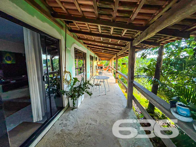 Residência térrea ampla, terreno com 888m² e edícu